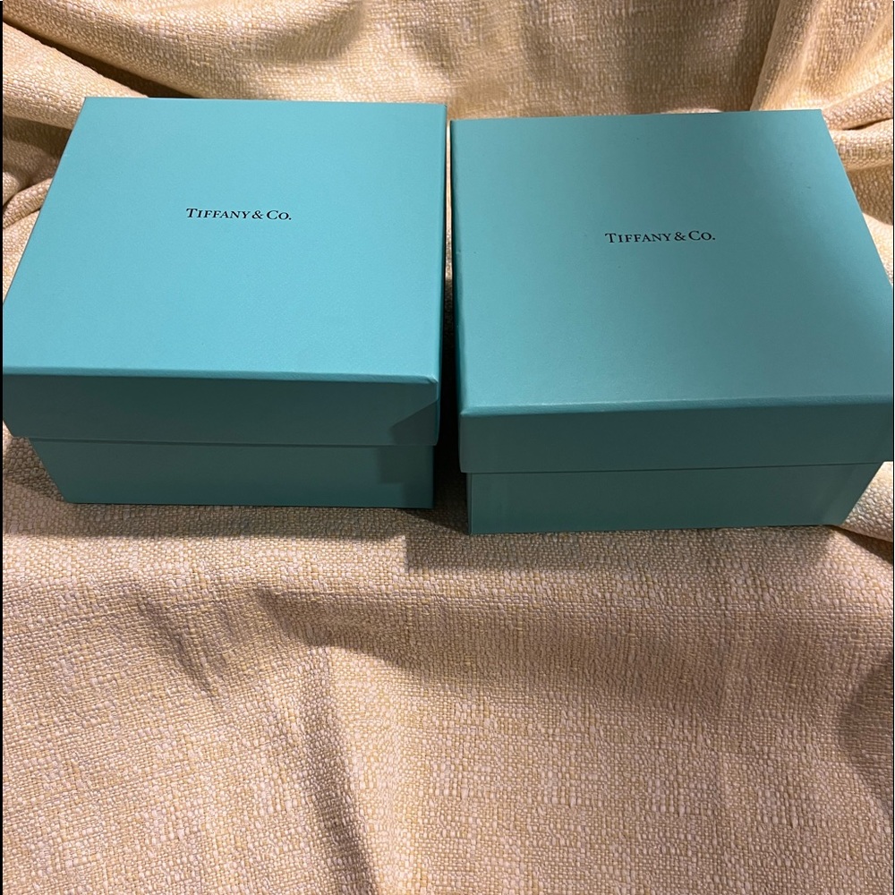 Tiffany authentic boxes. Set of 2. Measures: 6X6X3.5 each box